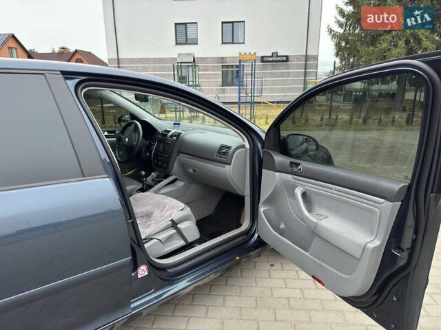 Синий Фольксваген Гольф, объемом двигателя 1.98 л и пробегом 279 тыс. км за 5500 $, фото 6 на Automoto.ua