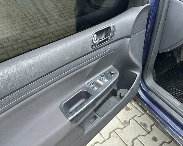 Синий Фольксваген Гольф, объемом двигателя 1.6 л и пробегом 193 тыс. км за 4800 $, фото 16 на Automoto.ua