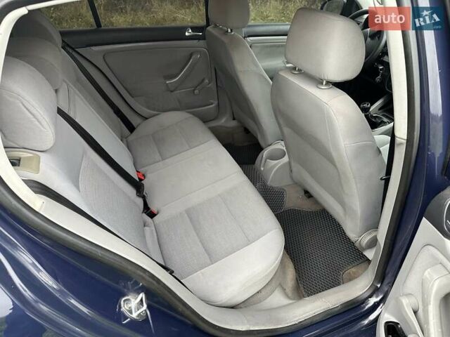 Синий Фольксваген Гольф, объемом двигателя 1.4 л и пробегом 268 тыс. км за 4450 $, фото 12 на Automoto.ua