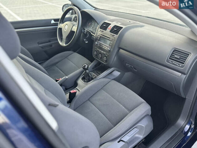 Синий Фольксваген Гольф, объемом двигателя 1.39 л и пробегом 238 тыс. км за 5750 $, фото 53 на Automoto.ua