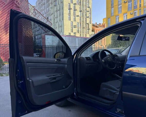 Синий Фольксваген Гольф, объемом двигателя 1.6 л и пробегом 211 тыс. км за 5500 $, фото 32 на Automoto.ua