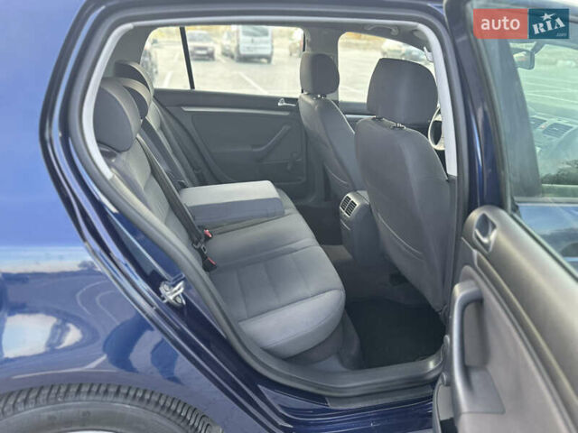 Синий Фольксваген Гольф, объемом двигателя 1.39 л и пробегом 238 тыс. км за 5750 $, фото 45 на Automoto.ua