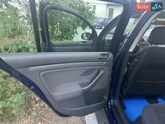 Синий Фольксваген Гольф, объемом двигателя 1.6 л и пробегом 286 тыс. км за 6500 $, фото 8 на Automoto.ua