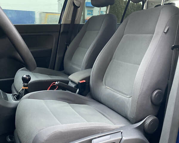 Синий Фольксваген Гольф, объемом двигателя 2 л и пробегом 285 тыс. км за 5450 $, фото 34 на Automoto.ua