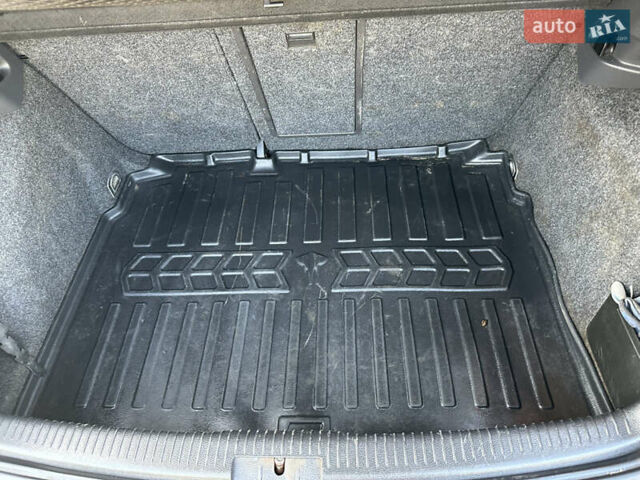 Фольксваген Гольф 2005 в Буске на Automoto.ua Синий Фольксваген Гольф, объемом двигателя 1.6 л и пробегом 193 тыс. км за 5300 $, фото 21 на Automoto.ua