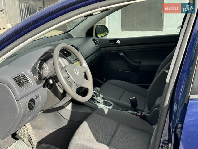 Синий Фольксваген Гольф, объемом двигателя 1.6 л и пробегом 214 тыс. км за 6350 $, фото 27 на Automoto.ua