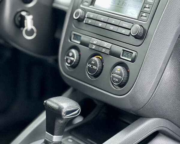 Синий Фольксваген Гольф, объемом двигателя 1.6 л и пробегом 203 тыс. км за 6750 $, фото 45 на Automoto.ua