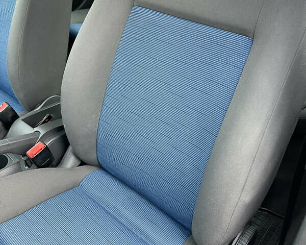 Синій Фольксваген Гольф, об'ємом двигуна 1.39 л та пробігом 180 тис. км за 5750 $, фото 28 на Automoto.ua