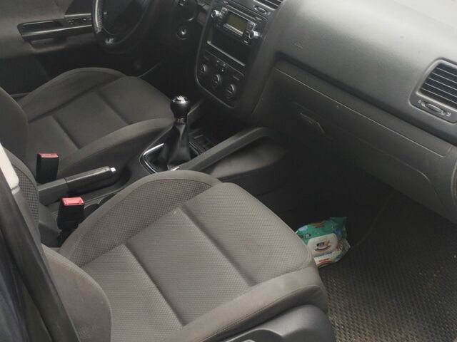 Синий Фольксваген Гольф, объемом двигателя 2 л и пробегом 220 тыс. км за 5300 $, фото 6 на Automoto.ua