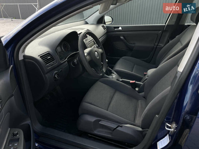 Синий Фольксваген Гольф, объемом двигателя 1.6 л и пробегом 243 тыс. км за 4950 $, фото 19 на Automoto.ua