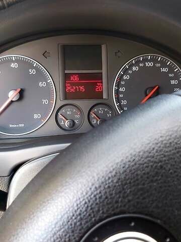 Синий Фольксваген Гольф, объемом двигателя 1.6 л и пробегом 252 тыс. км за 5000 $, фото 4 на Automoto.ua