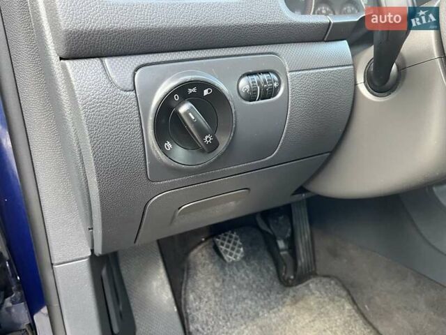 Синий Фольксваген Гольф, объемом двигателя 1.4 л и пробегом 250 тыс. км за 4600 $, фото 34 на Automoto.ua