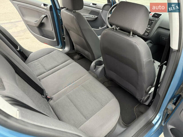 Синий Фольксваген Гольф, объемом двигателя 1.6 л и пробегом 262 тыс. км за 5700 $, фото 11 на Automoto.ua