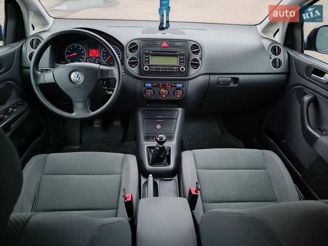 Синий Фольксваген Гольф, объемом двигателя 1.4 л и пробегом 195 тыс. км за 5299 $, фото 12 на Automoto.ua