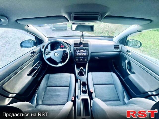 Синий Фольксваген Гольф, объемом двигателя 1.6 л и пробегом 300 тыс. км за 5100 $, фото 6 на Automoto.ua