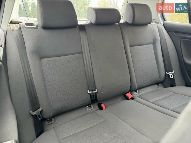 Синий Фольксваген Гольф, объемом двигателя 1.6 л и пробегом 214 тыс. км за 6350 $, фото 22 на Automoto.ua