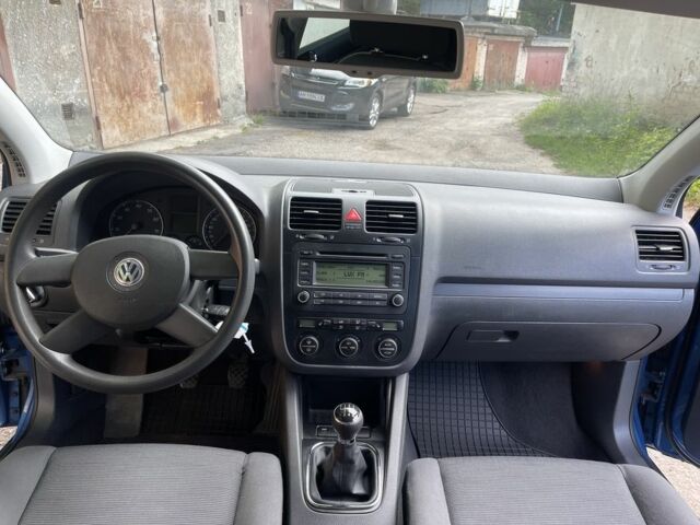 Синий Фольксваген Гольф, объемом двигателя 1.6 л и пробегом 204 тыс. км за 5800 $, фото 19 на Automoto.ua