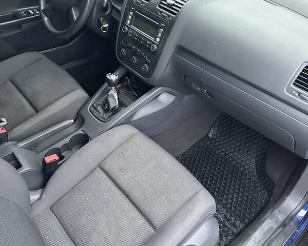 Синий Фольксваген Гольф, объемом двигателя 1.6 л и пробегом 193 тыс. км за 4800 $, фото 27 на Automoto.ua