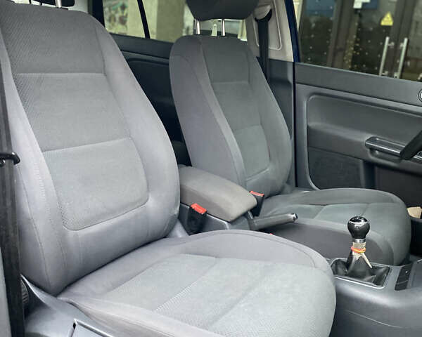 Синий Фольксваген Гольф, объемом двигателя 2 л и пробегом 285 тыс. км за 5450 $, фото 33 на Automoto.ua