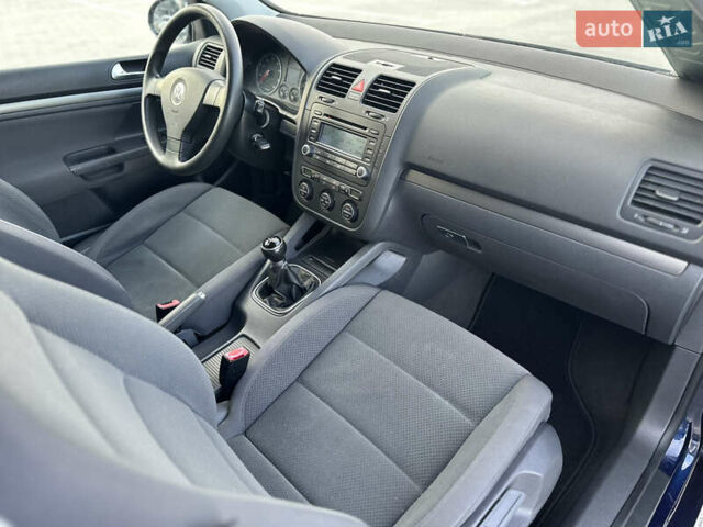 Синий Фольксваген Гольф, объемом двигателя 1.39 л и пробегом 238 тыс. км за 5750 $, фото 54 на Automoto.ua