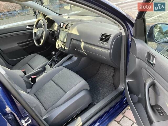 Синий Фольксваген Гольф, объемом двигателя 1.4 л и пробегом 250 тыс. км за 4600 $, фото 31 на Automoto.ua