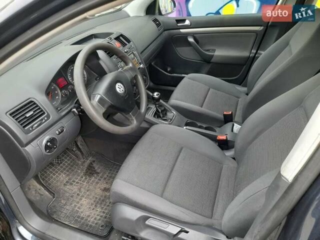 Синий Фольксваген Гольф, объемом двигателя 1.6 л и пробегом 231 тыс. км за 4850 $, фото 5 на Automoto.ua