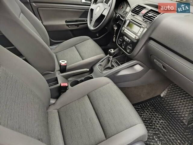 Синий Фольксваген Гольф, объемом двигателя 1.6 л и пробегом 223 тыс. км за 5200 $, фото 9 на Automoto.ua