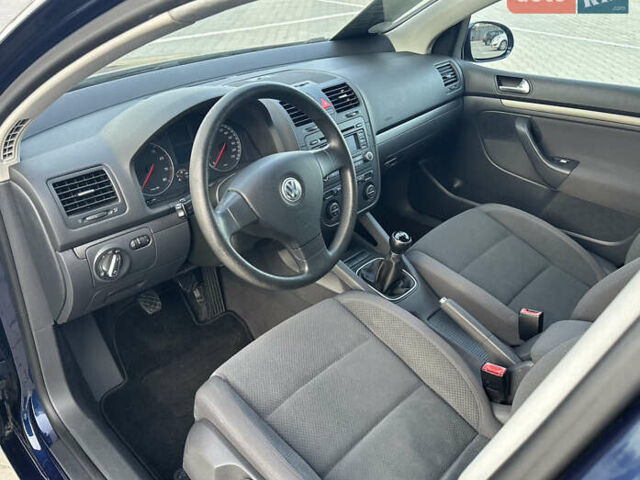 Синий Фольксваген Гольф, объемом двигателя 1.39 л и пробегом 238 тыс. км за 5750 $, фото 25 на Automoto.ua