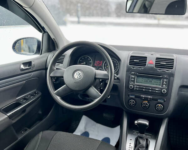 Синий Фольксваген Гольф, объемом двигателя 1.6 л и пробегом 203 тыс. км за 6750 $, фото 41 на Automoto.ua