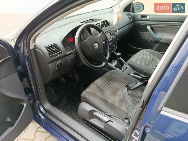 Синий Фольксваген Гольф, объемом двигателя 1.6 л и пробегом 290 тыс. км за 5000 $, фото 10 на Automoto.ua