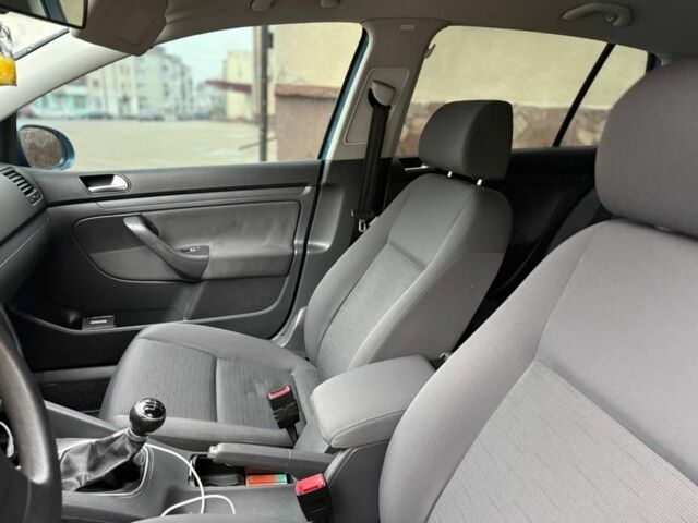 Синий Фольксваген Гольф, объемом двигателя 1.4 л и пробегом 240 тыс. км за 3999 $, фото 13 на Automoto.ua