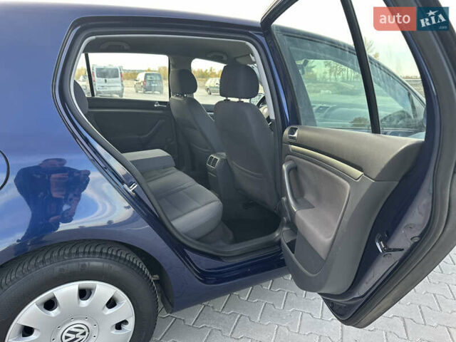 Синий Фольксваген Гольф, объемом двигателя 1.39 л и пробегом 238 тыс. км за 5750 $, фото 46 на Automoto.ua