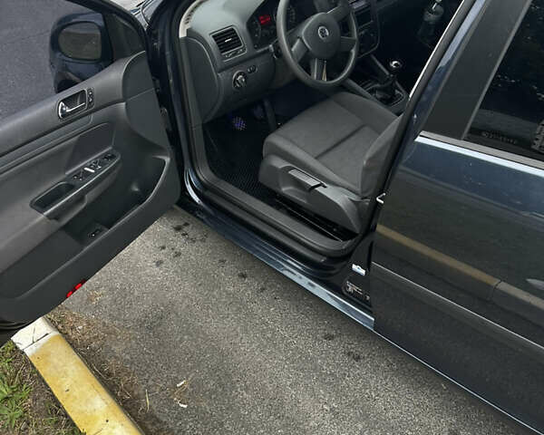 Синий Фольксваген Гольф, объемом двигателя 1.6 л и пробегом 280 тыс. км за 5100 $, фото 6 на Automoto.ua