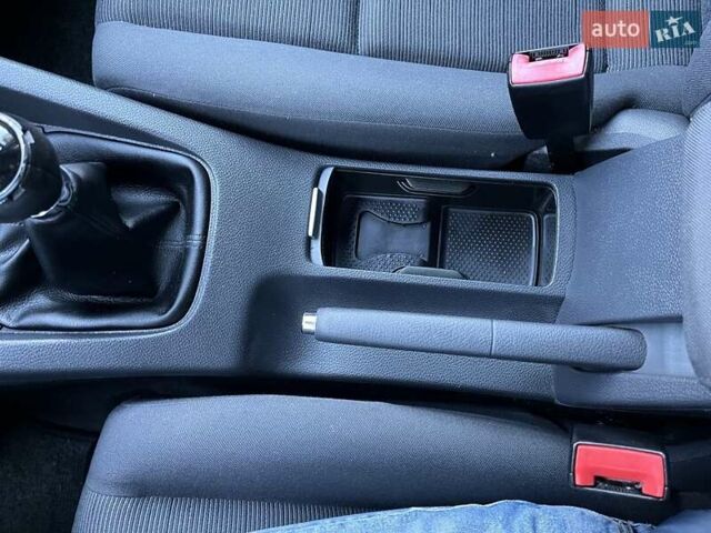 Синий Фольксваген Гольф, объемом двигателя 1.4 л и пробегом 250 тыс. км за 4600 $, фото 91 на Automoto.ua