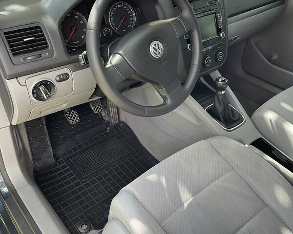 Синий Фольксваген Гольф, объемом двигателя 1.6 л и пробегом 228 тыс. км за 6200 $, фото 19 на Automoto.ua