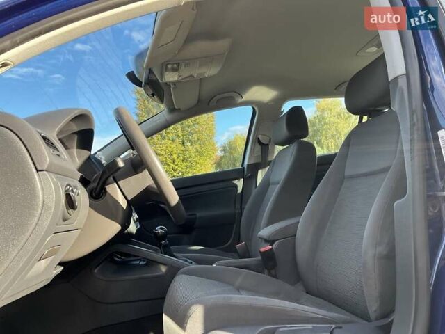 Синий Фольксваген Гольф, объемом двигателя 1.4 л и пробегом 250 тыс. км за 4600 $, фото 22 на Automoto.ua