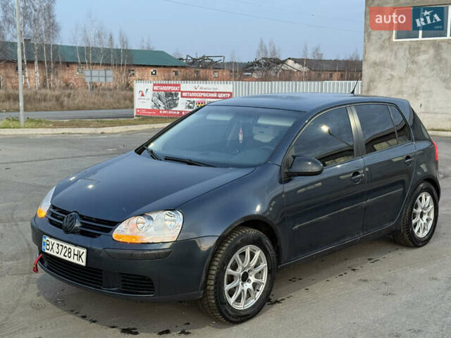 Синий Фольксваген Гольф, объемом двигателя 1.6 л и пробегом 227 тыс. км за 5699 $, фото 2 на Automoto.ua