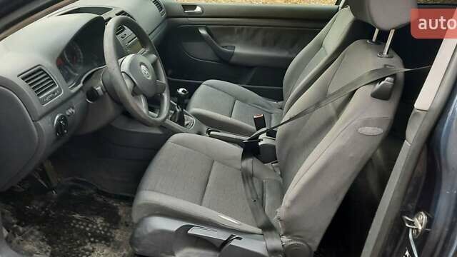 Синий Фольксваген Гольф, объемом двигателя 1.9 л и пробегом 470 тыс. км за 2400 $, фото 6 на Automoto.ua