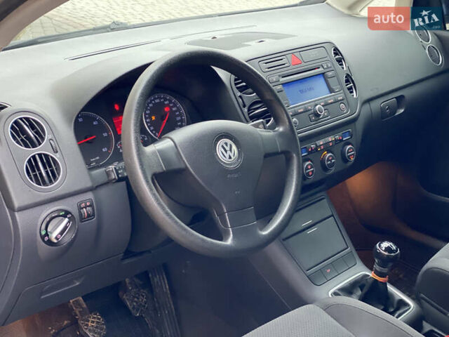 Синий Фольксваген Гольф, объемом двигателя 2 л и пробегом 285 тыс. км за 5450 $, фото 31 на Automoto.ua
