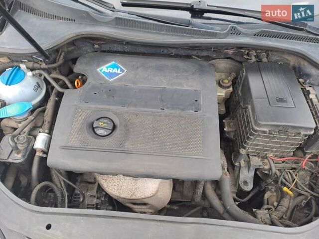 Синий Фольксваген Гольф, объемом двигателя 1.4 л и пробегом 430 тыс. км за 4100 $, фото 14 на Automoto.ua