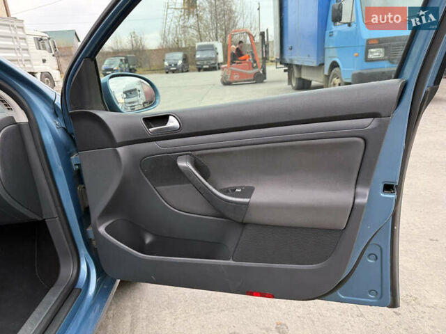 Синий Фольксваген Гольф, объемом двигателя 1.6 л и пробегом 262 тыс. км за 5700 $, фото 16 на Automoto.ua