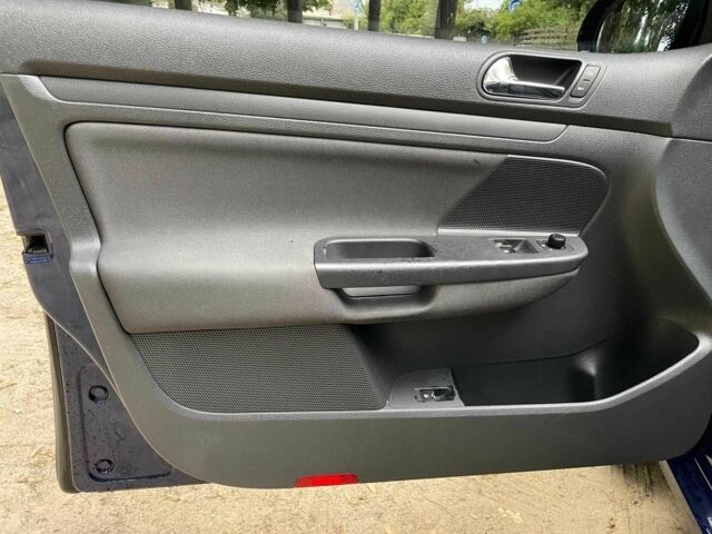 Синій Фольксваген Гольф, об'ємом двигуна 1.6 л та пробігом 215 тис. км за 5690 $, фото 20 на Automoto.ua