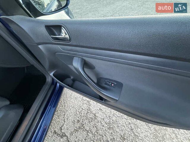 Синий Фольксваген Гольф, объемом двигателя 1.6 л и пробегом 210 тыс. км за 6700 $, фото 23 на Automoto.ua