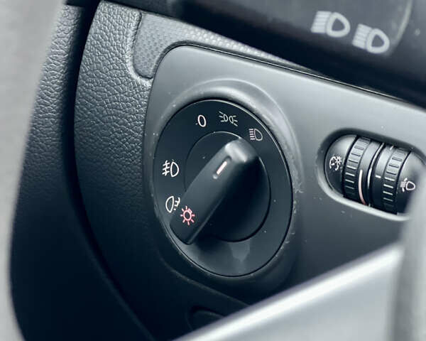 Синий Фольксваген Гольф, объемом двигателя 1.6 л и пробегом 203 тыс. км за 6750 $, фото 50 на Automoto.ua