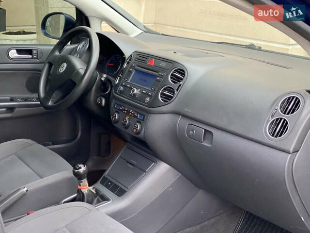 Синий Фольксваген Гольф, объемом двигателя 2 л и пробегом 285 тыс. км за 5450 $, фото 30 на Automoto.ua