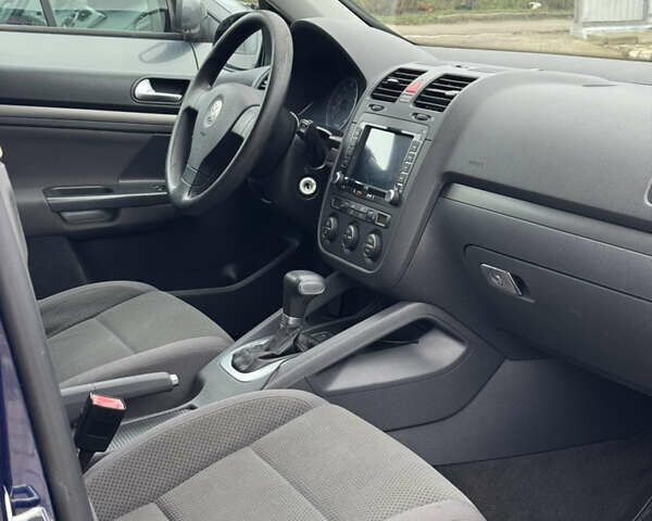 Синий Фольксваген Гольф, объемом двигателя 2 л и пробегом 227 тыс. км за 6700 $, фото 3 на Automoto.ua