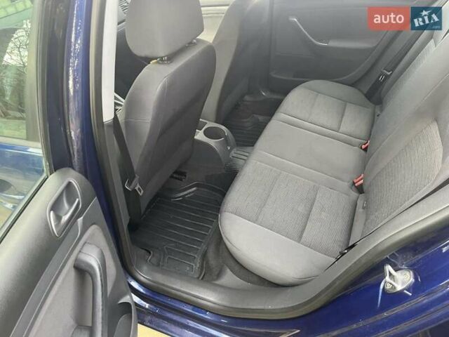 Синий Фольксваген Гольф, объемом двигателя 1.6 л и пробегом 212 тыс. км за 5200 $, фото 27 на Automoto.ua