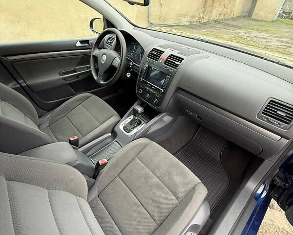 Синий Фольксваген Гольф, объемом двигателя 2 л и пробегом 227 тыс. км за 6700 $, фото 4 на Automoto.ua