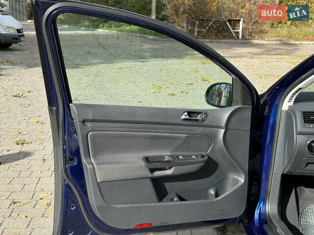 Синий Фольксваген Гольф, объемом двигателя 1.6 л и пробегом 214 тыс. км за 6350 $, фото 66 на Automoto.ua