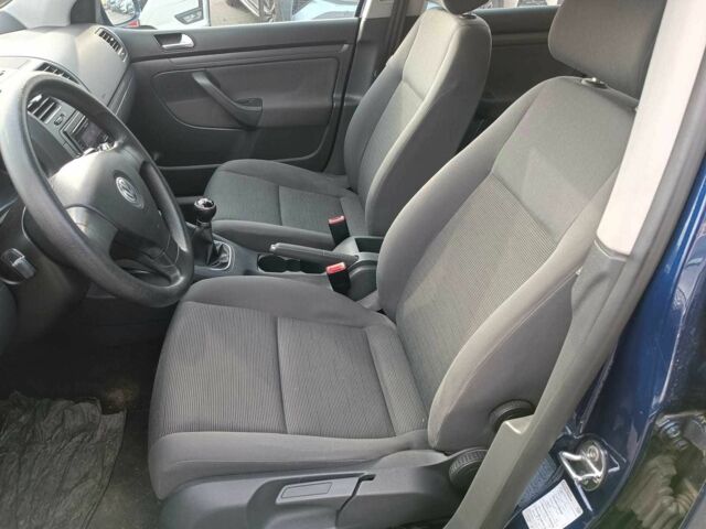 Синий Фольксваген Гольф, объемом двигателя 1.6 л и пробегом 221 тыс. км за 5990 $, фото 17 на Automoto.ua